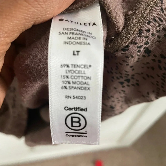 ATHLETA STUDIO TO STREET BALANCE BROWN PULLOVER
PRINTED SWEATSHIRT Sz LT - Picture 5 of 6